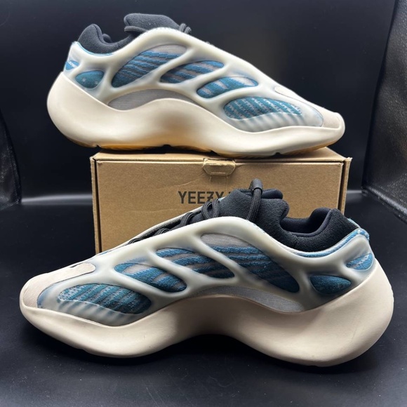 ADIDAS YEEZY 700 V3 BOOST KYANITE BLUE (GY0260) size: 9.5 - Picture 2 of 8